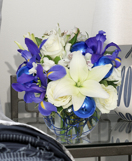 Bright Winter Sky Lifestyle Arrangement