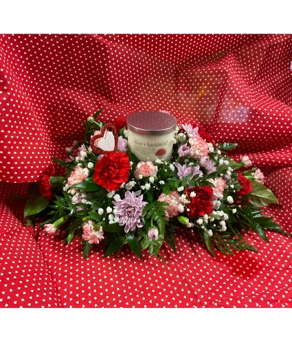 Burning Love Fresh flowers with premium scented candle