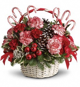 CANDY CHRISTMAS BASKET ARRANGEMENT
