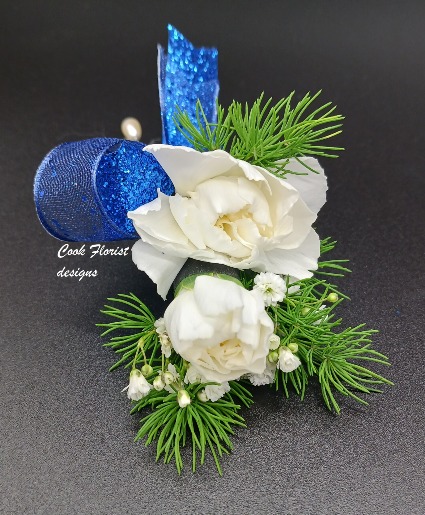 CARNATION GLITZ Boutonniere 