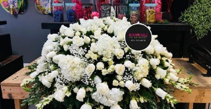 Casket Spray: All White 