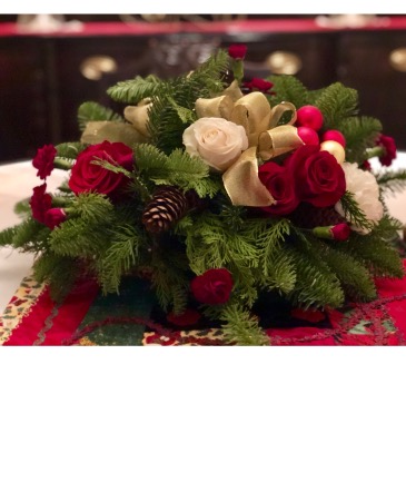 Centerpiece  Christmas  in Forest Hills, NY | FOREST HILLS LILIES OF THE VALLEY