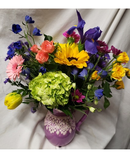 CERAMIC LACE DELIGHT! seasonal bright (E) Flowers arranged in a pitcher!