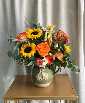 CHARMING ACORN PITCHER FALL FLOWER ARRANGEMENT