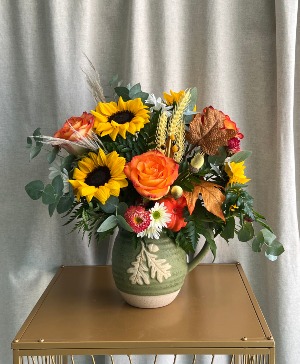 CHARMING ACORN PITCHER FALL FLOWER ARRANGEMENT