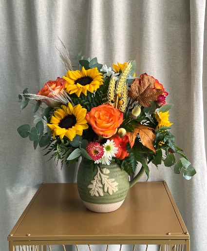 CHARMING ACORN PITCHER FALL FLOWER ARRANGEMENT