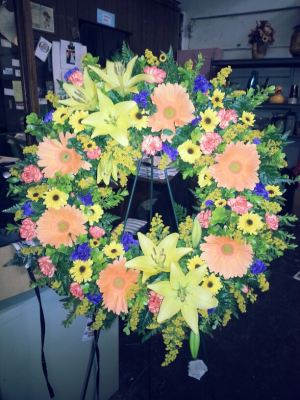 Cheerful Memories Standing Wreath