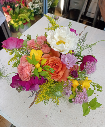 Cheerful Seasonal Arrangement  Designer's Choice in Glastonbury, CT | THE FLOWER DISTRICT