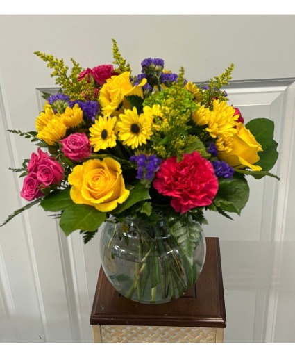 Cheery Hello All around vased arrangement