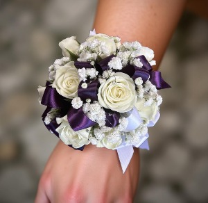 Chic Blossom Purple and White Ribbon with White Roses