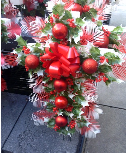 CHRISTMAS HOLLY CROSS 