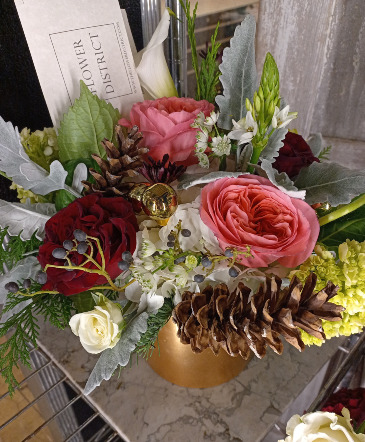 Christmas Special Designer's Choice in Glastonbury, CT | THE FLOWER DISTRICT