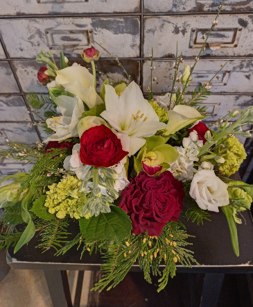 Christmas Centerpiese  Designer's Choice in Glastonbury, CT | THE FLOWER DISTRICT