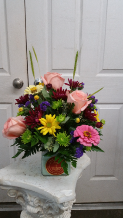circle e Candle arrangement 