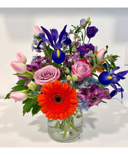 Clarity Petals Mixed Arrangment