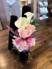 Classic Calla Wristlet  