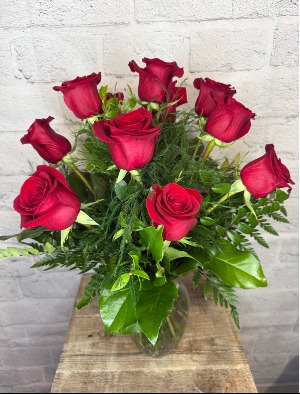 Classic Dozen Roses 