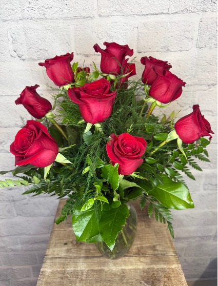 Classic Dozen Roses 