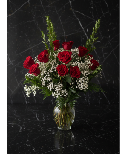 Classic red dozen Flower Arrangement