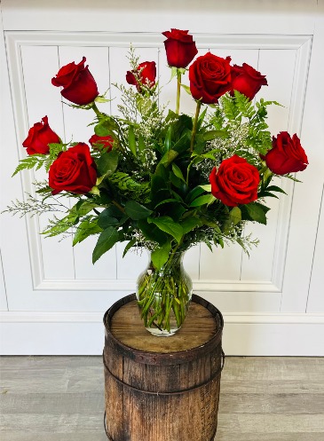 Classic Half Dozen or 1 Dozen Red Roses Vase Arrangement in Bluffton, SC | BERKELEY FLOWERS & GIFTS