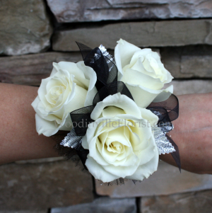 Classic Sweetheart Rose Wrist Corsage