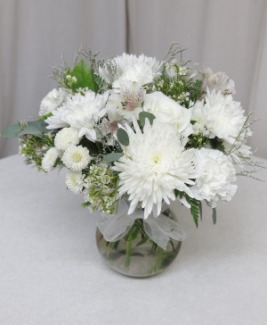 CLASSIC WHITE Flowers May Vary