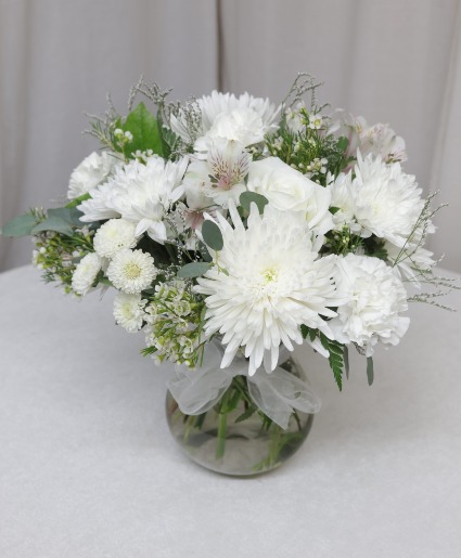 CLASSIC WHITE Flowers May Vary