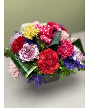 CLASSY CARNATIONS VASE ARRANGEMENT