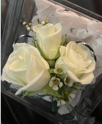 Classy White and Black Rose Bout