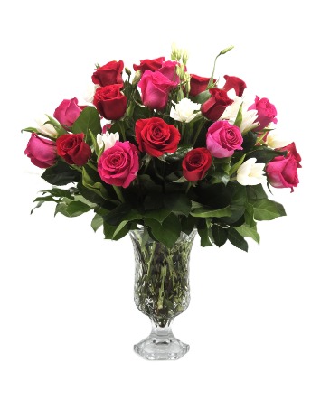 Clásico de amor Love Arrangement in San Juan, PR | ELIKONIA FLOWERS