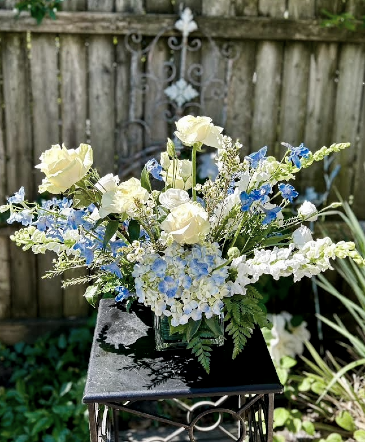 Coastal Cool Floral Arrangement in Darien, CT | DARIEN FLOWERS