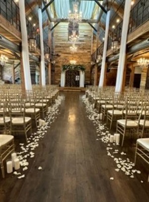copper and cream arch and aisle 