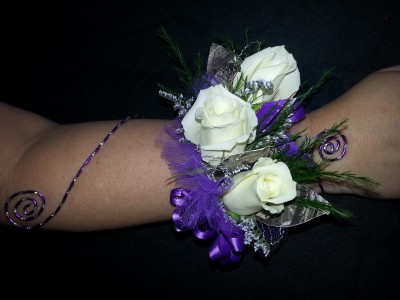 CORSAGE #4 W/MATCHING BOUT 
