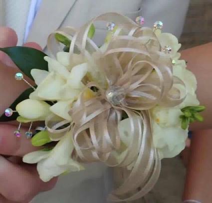 corsage 