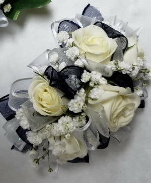 Corsage White & Navy