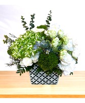 Country Club Porcelain Vase Arrangement