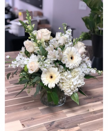 Country whites  in Aurora, ON | Petal Me Sugar Florist