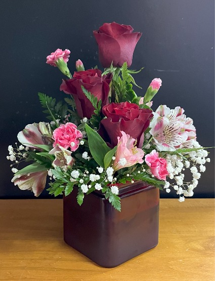 Cube of Love Cube of cut flowers