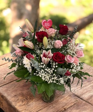 Cupid's Classic Fresh Flowers