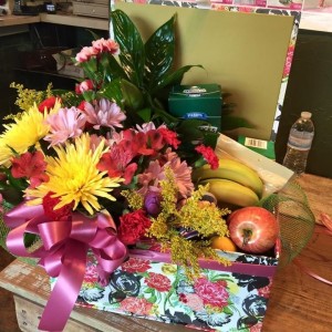 custom gift combo/ with plants and flowers aslo 