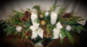Custom Wintergreen Table Centerpiece 