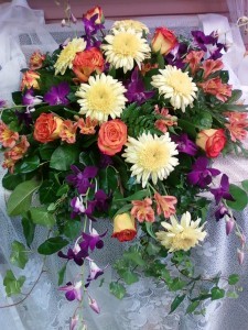 D120 roses, mums & orchids spray