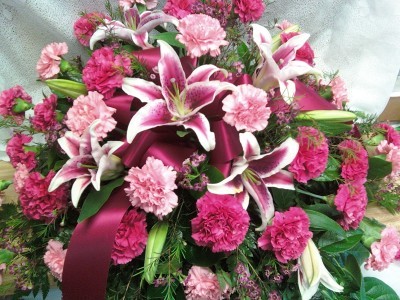 CS7  pink & hot pink carns & lilys