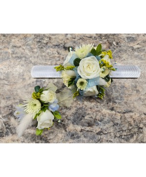 Dainty Delight Corsage