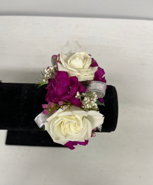 Dainty Flower Bracelet Corsage