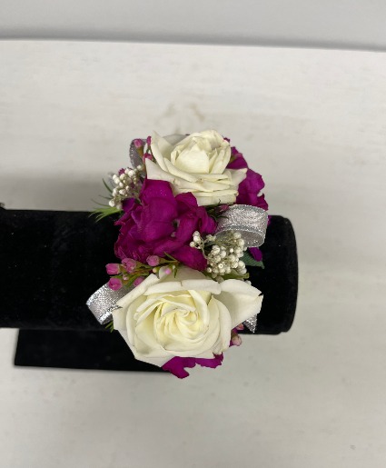 Dainty Flower Bracelet Corsage