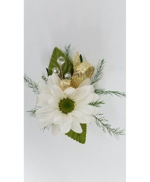 Daisy Boutonniere 