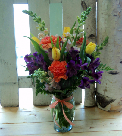 Darling Blooms Vase arrangement