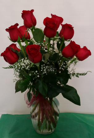 Dazzling Dozen Red Roses Vase Arrangement in Lorton, VA | Gunston Flowers