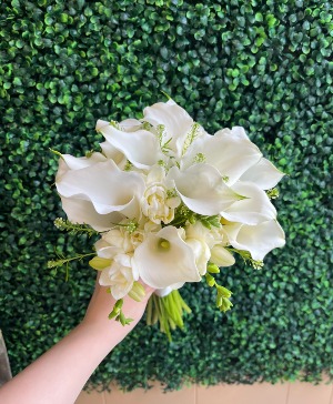Delicate Whites Bridal Bqt 